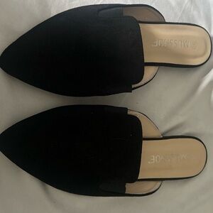 MUSSHOE Women's Black Mules